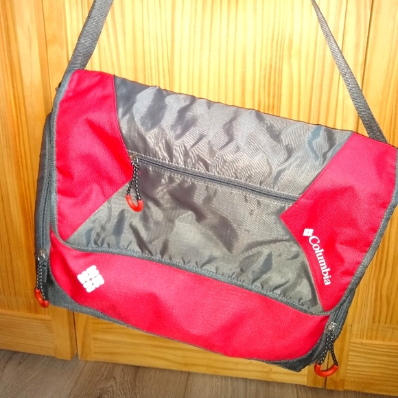 Columbia Duffle/Diaper/ Carryall - Picture 1 of 11